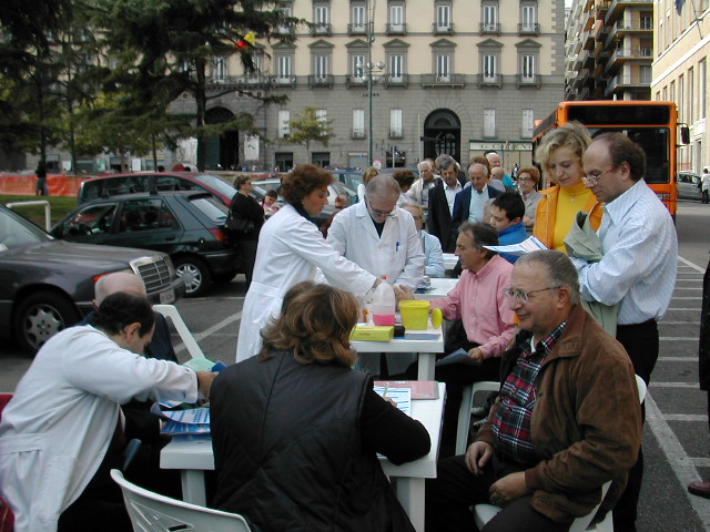 MANIFESTAZIONE DIABETICI 2003 023.jpg